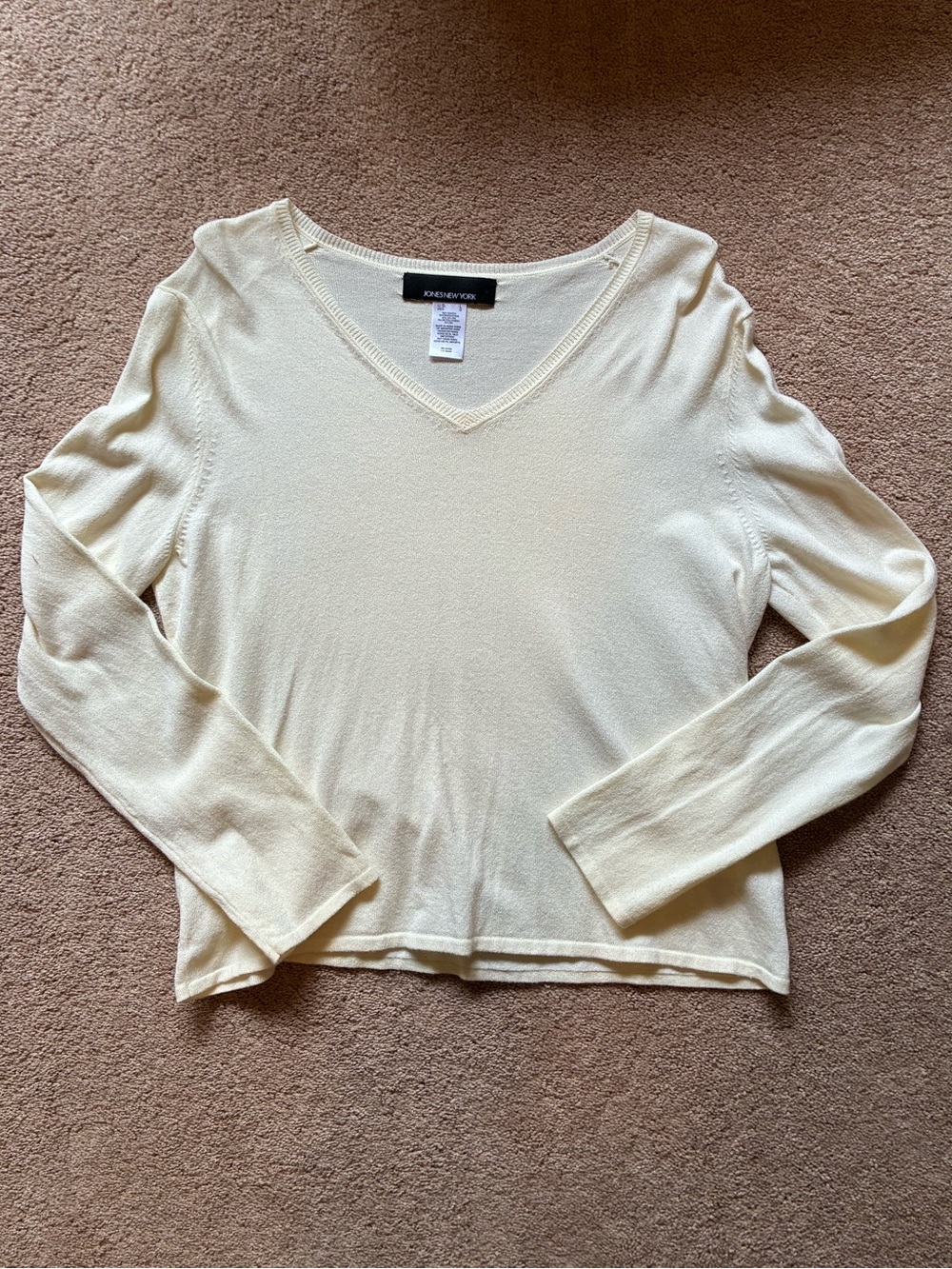 Jones New York Light Cream V-Neck Long Sleeve Knit Top 🤍✨🤍✨🤍